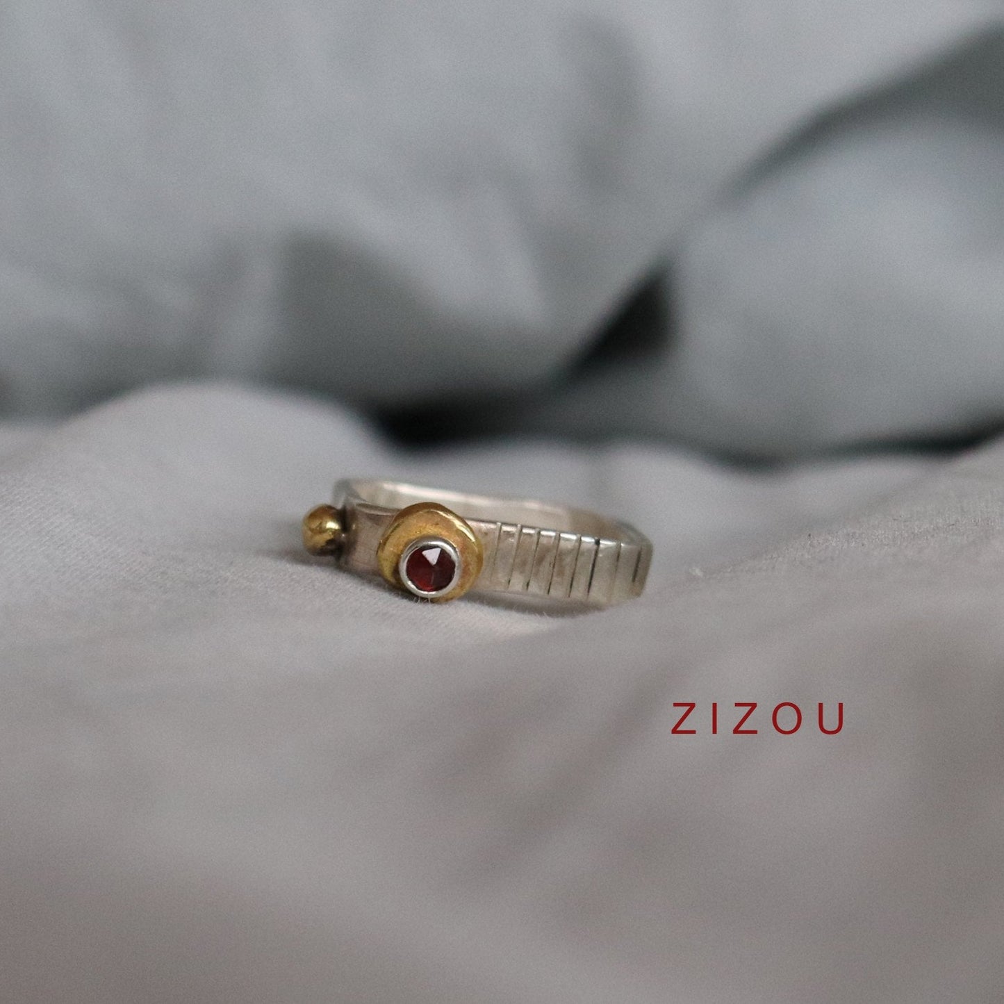 Crown prsten / granat