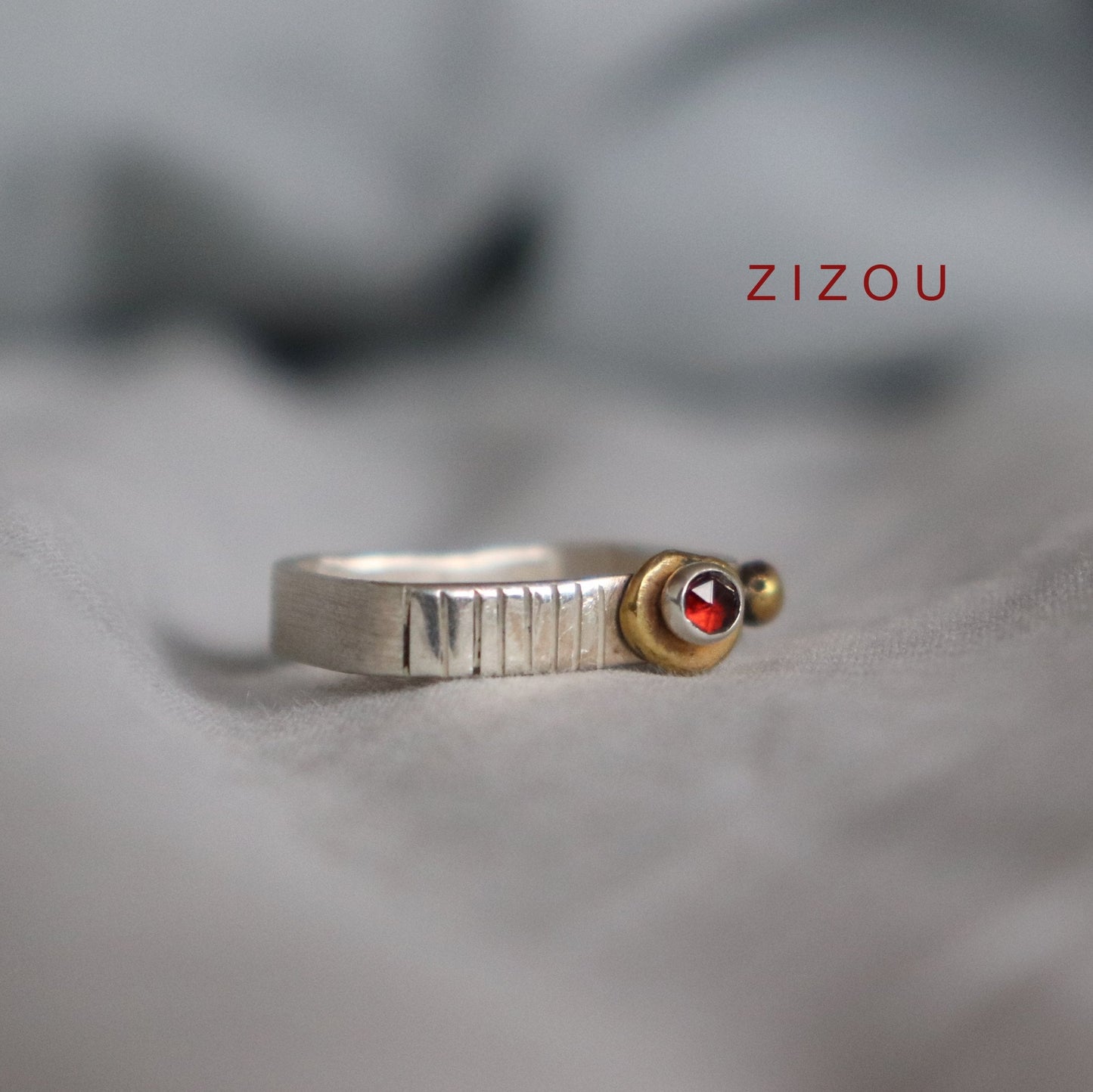 Crown prsten / granat