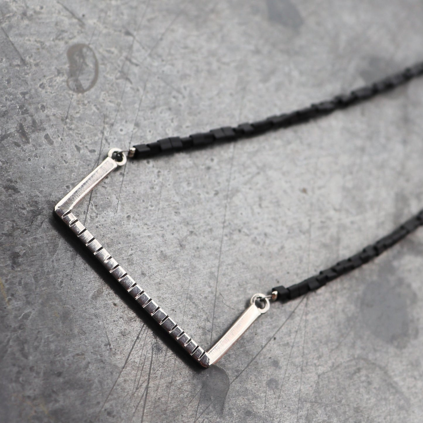 What  are we keeping in Line / ogrlica / Between the lines