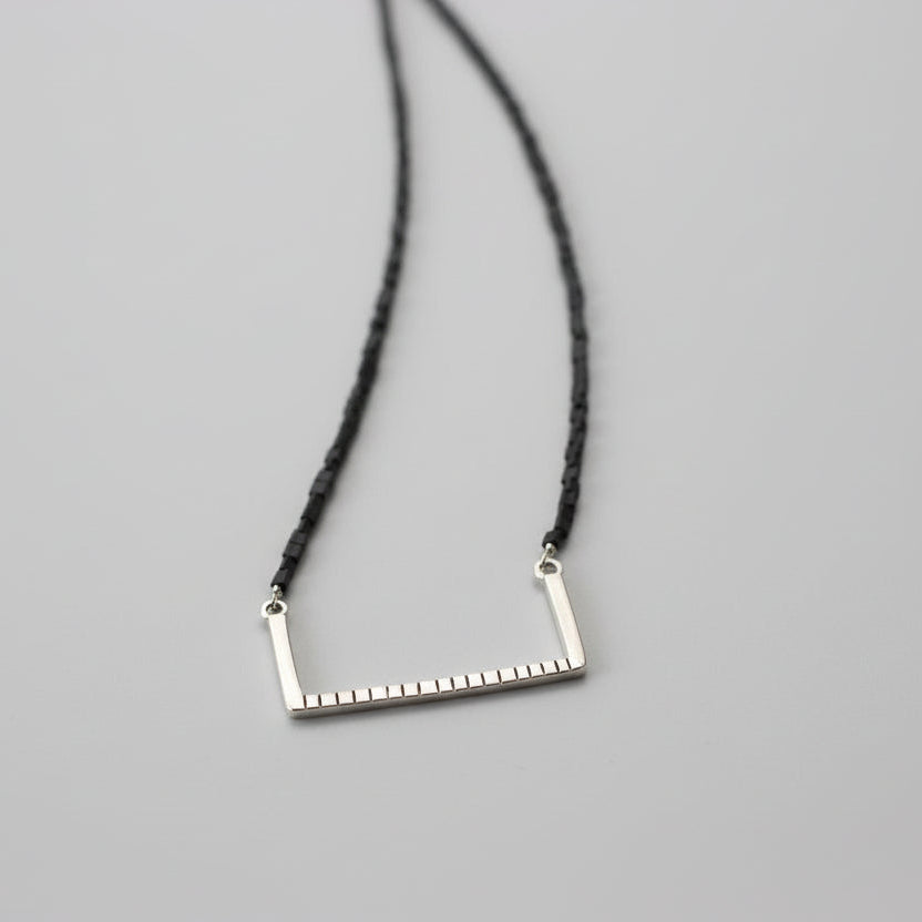 What  are we keeping in Line / ogrlica / Between the lines