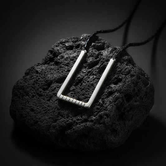 What  are we keeping in Line / ogrlica / U