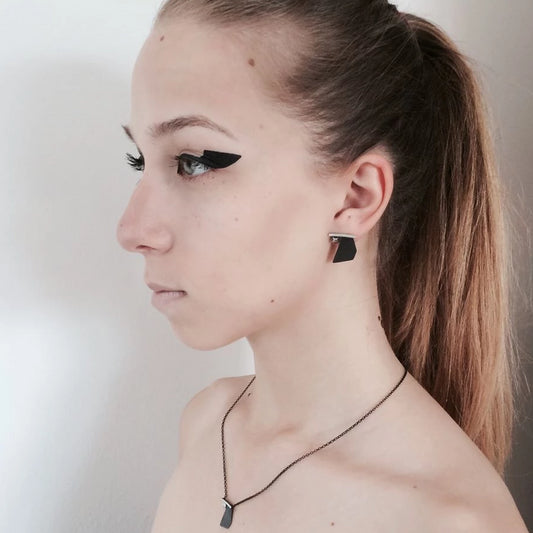 Asymmetric love / naušnice