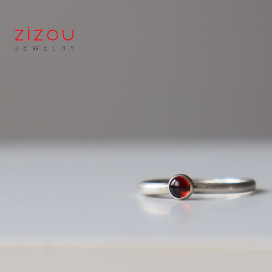Minimal / granat / round / prsten