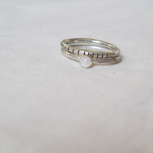 2U1 moonstone / round / prsten