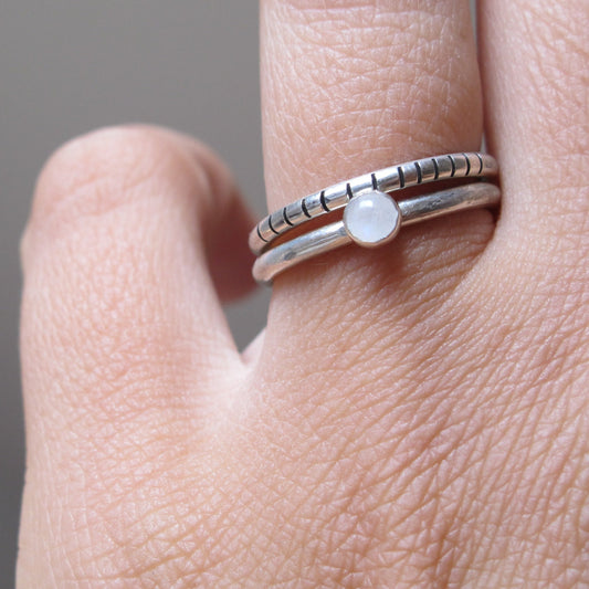 2U1 moonstone / round / prsten