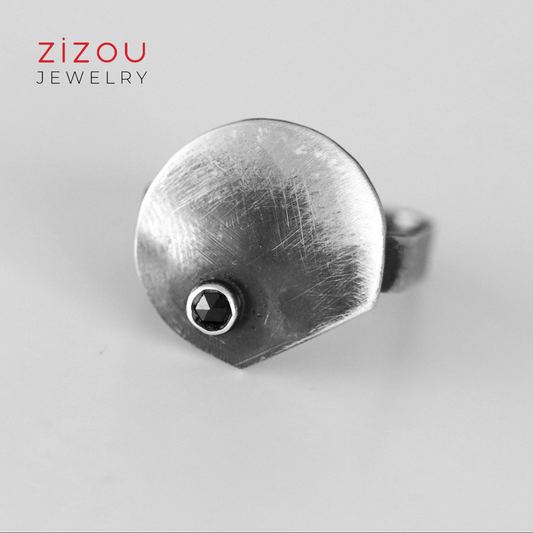 The Moon / Black spinel / square / prsten