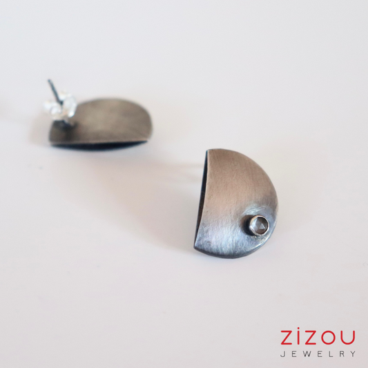 The Moon / moonstone grey / naušnice